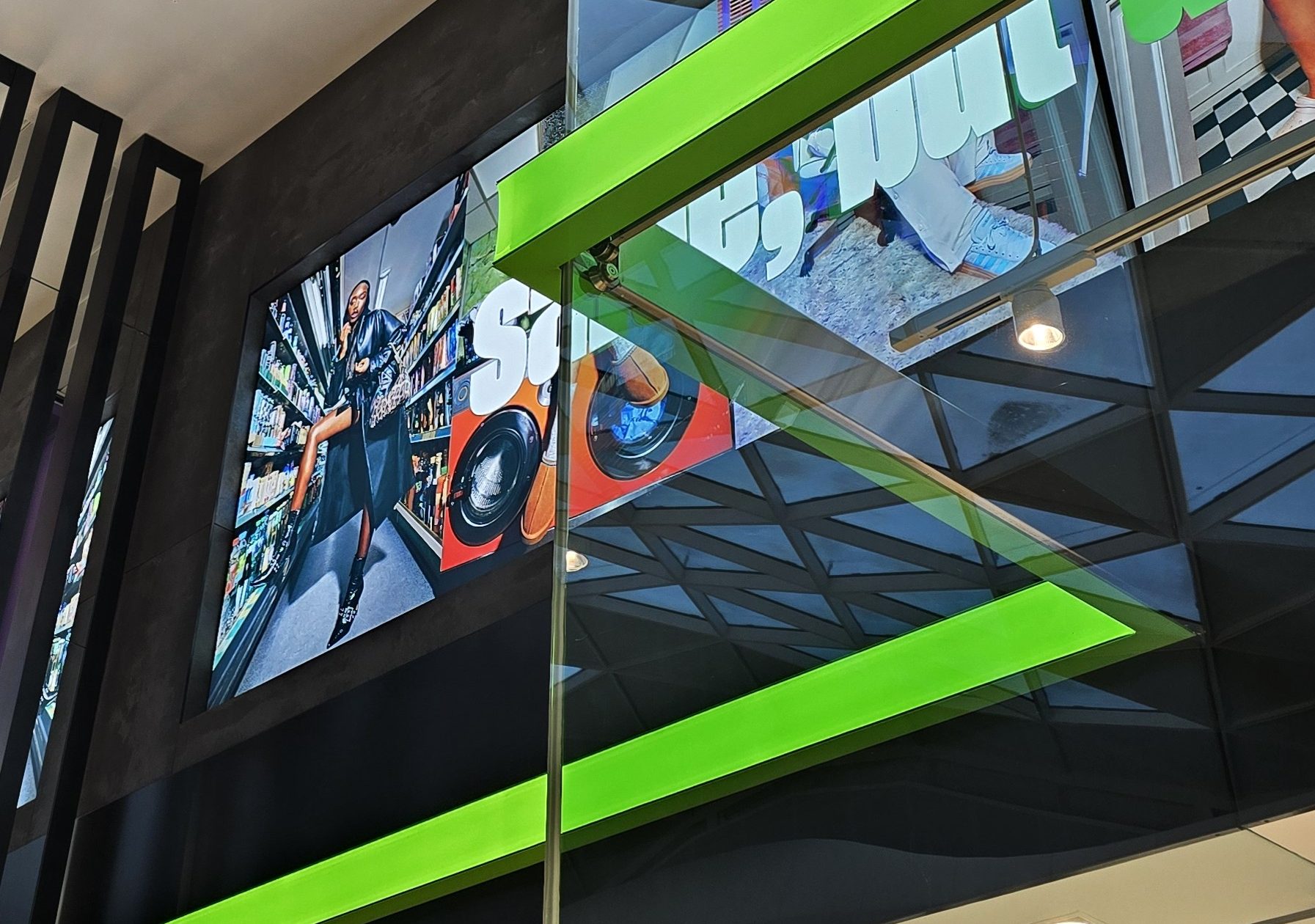 Schuh Westfield, Whitecity - Push Design Ltd.